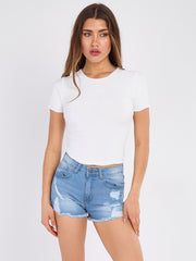 Diamante de cintura alta y pantalones cortos de mezclilla angustiados