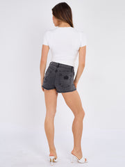 Diamante de cintura alta y pantalones cortos de mezclilla angustiados