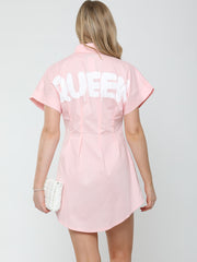 Vestido de camisa con botones de estampado de eslogan queen