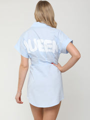 Vestido de camisa con botones de estampado de eslogan queen