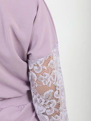 Bloemen kanten mouw en paneel detailcoördin