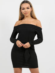 Rippenbindungsknoten Bardot -Kleid mit Knoten