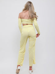 Top de cultivo acanalado y coordenada de pantalones D