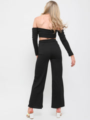 Top de cultivo acanalado y coordenada de pantalones D