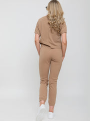 Coordenada de ropa de sol a la manga elástica