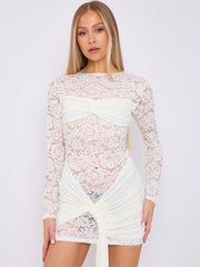 Spitzen -Mini -Kleid mit drapierten Details