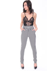 Zwart -witte streepbroek