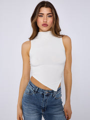 Slinky auf hohem Hals gewachsen asymmetrischem Saumoberteil gesammelt