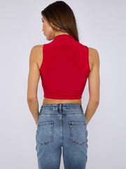 Slinky auf hohem Hals gewachsen asymmetrischem Saumoberteil gesammelt