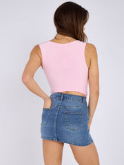 En toda la falda de mezclilla (copia)