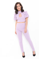 Rüschenoberteil mit Schlüsselloch- und Hosen-Co-ordte