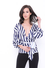 Tapa de nudo de corbata de satén a rayas