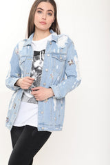 Chaqueta de mezclilla desgastada adornada