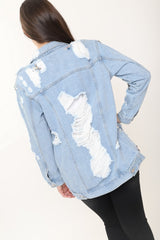 Chaqueta de mezclilla desgastada adornada