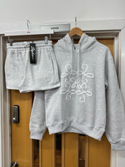 Kruzifix bestickter Sweatshirt & Shorts Fleece Coord