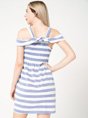 Button Front kaltes, schultergestopftes Kleid