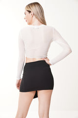 Top de malla de apliques gráficos con adornos de diamante