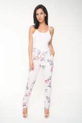 Maßgeschneiderte Blumenhose mit Blumendruck