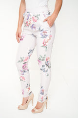 Maßgeschneiderte Blumenhose mit Blumendruck