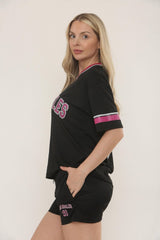 La varsity t-shirt met shorts coöperatie