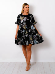 Blumendruck -Schnickschnackstufen -Smock -Kleid