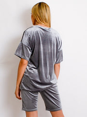 Velours oversized t-shirt en shorts co-ord