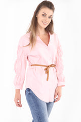 Gesammelter Ärmelknopf mit Gürtelhemd