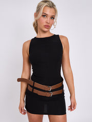 Eingebautes Kleid mit Doppelgürtel