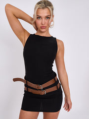 Eingebautes Kleid mit Doppelgürtel