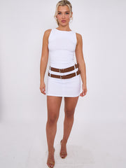 Eingebautes Kleid mit Doppelgürtel