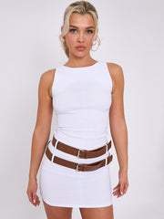 Eingebautes Kleid mit Doppelgürtel