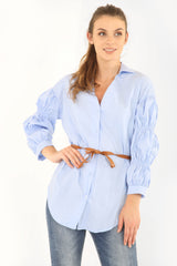 Gesammelter Ärmelknopf mit Gürtelhemd