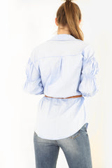 Gesammelter Ärmelknopf mit Gürtelhemd