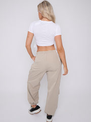 Top de cultivo ruchado gráfico de crucifijo