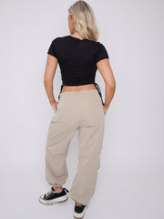 Top de cultivo ruchado gráfico de crucifijo