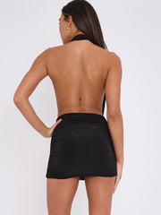 Slinky Neckholder Hals Riched Kleid mit Krawattenknoten -Drapeldetails