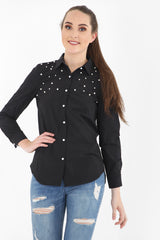 Hemd mit Kunstperlen bestickt