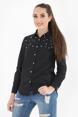 Hemd mit Kunstperlen bestickt