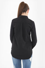 Hemd mit Kunstperlen bestickt