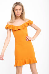 Rüschensaum und Ausschnittkörperkleid