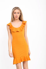 Rüschensaum und Ausschnittkörperkleid