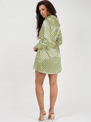 Marokkanischer Würfeldruck glänzender Krawatten -Taillenhemdkleid