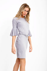 Vestido de bodycon acanalado delantero de anillo