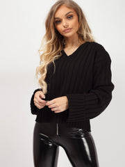 Schalten Sie die Hülle mit V-Ausschnitt-Strickpullover auf