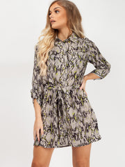 Vestido de camisa con estampado de serpiente