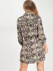 Vestido de camisa con estampado de serpiente