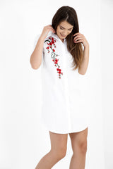 Botanisches gestickeltes Hemdkleid