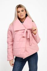 Envoltura de abrigo acolchado delantero