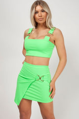 Promi Olivia Wrap über Schnallenrock & Top Co-ord