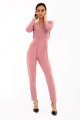 Envoltura de manga larga sobre un mono escabullido